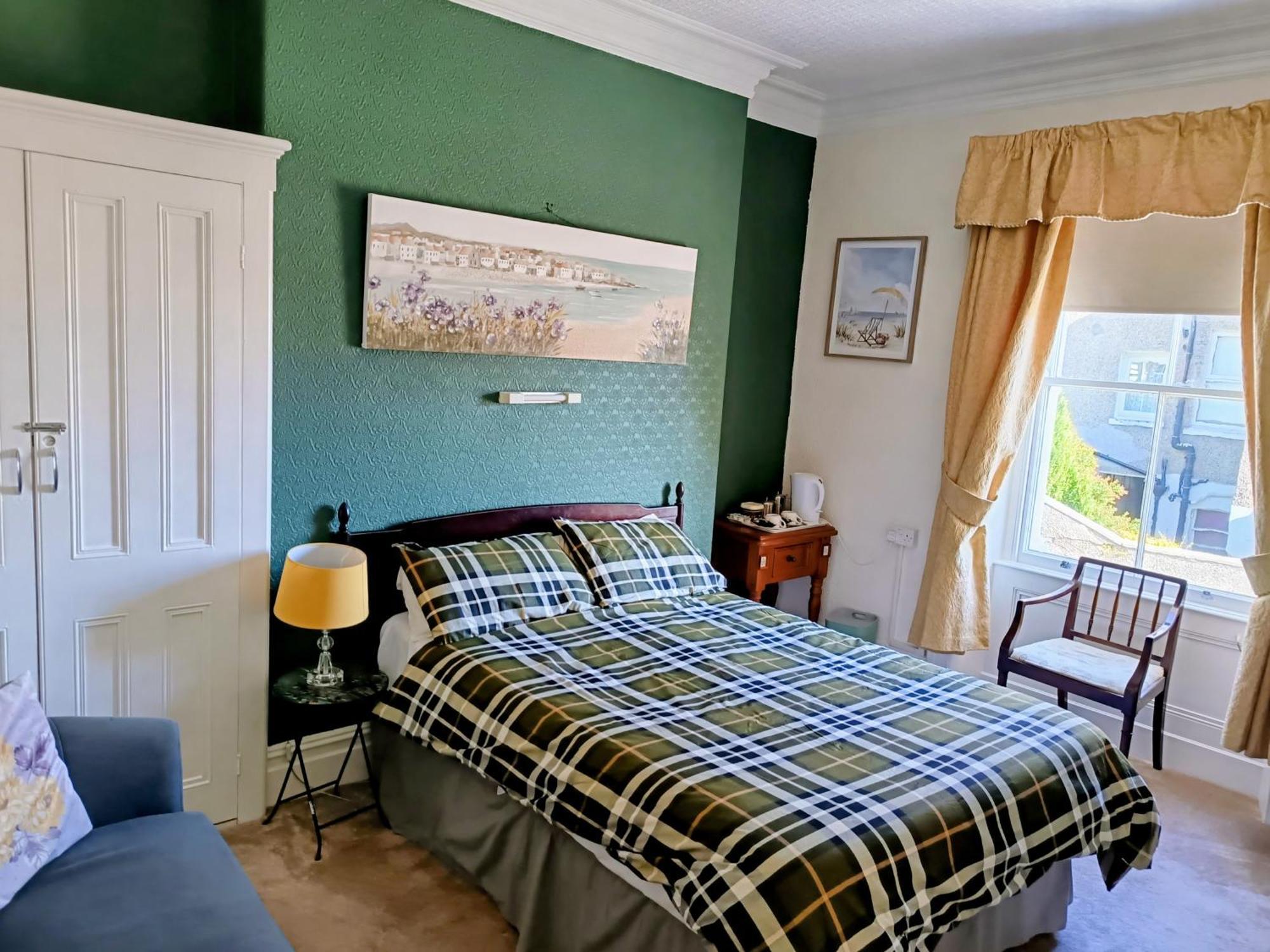Bron Orme Private Hotel Llandudno Exterior photo