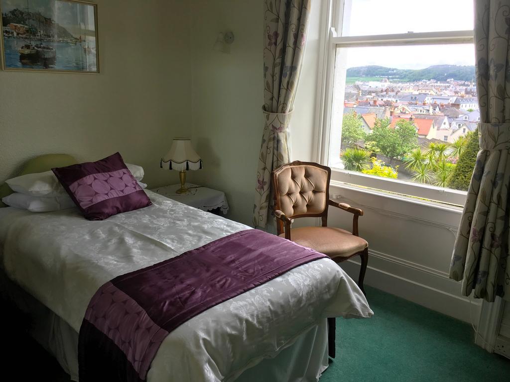 Bron Orme Private Hotel Llandudno Exterior photo