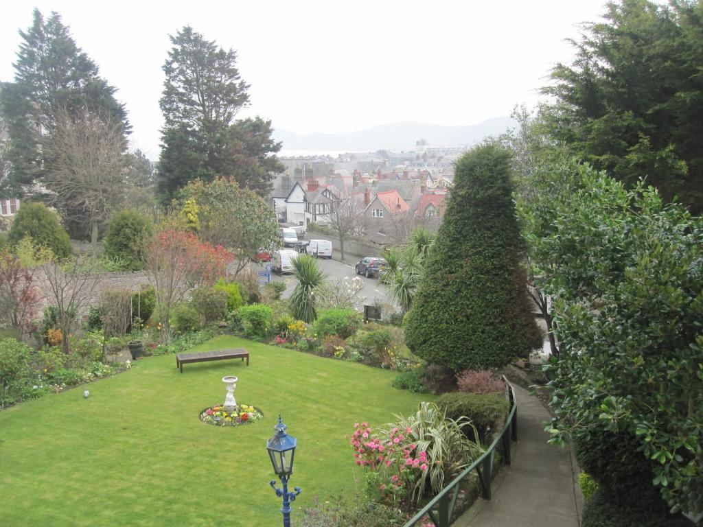 Bron Orme Private Hotel Llandudno Exterior photo